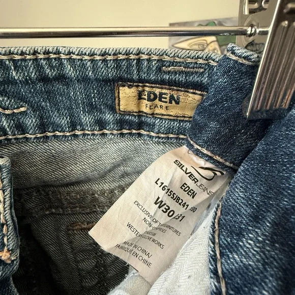 Silver Jeans Women's 30x 32 Eden Flare Leg in Classic Blue - Y2K | Well Worn In - Picture 10 of 11